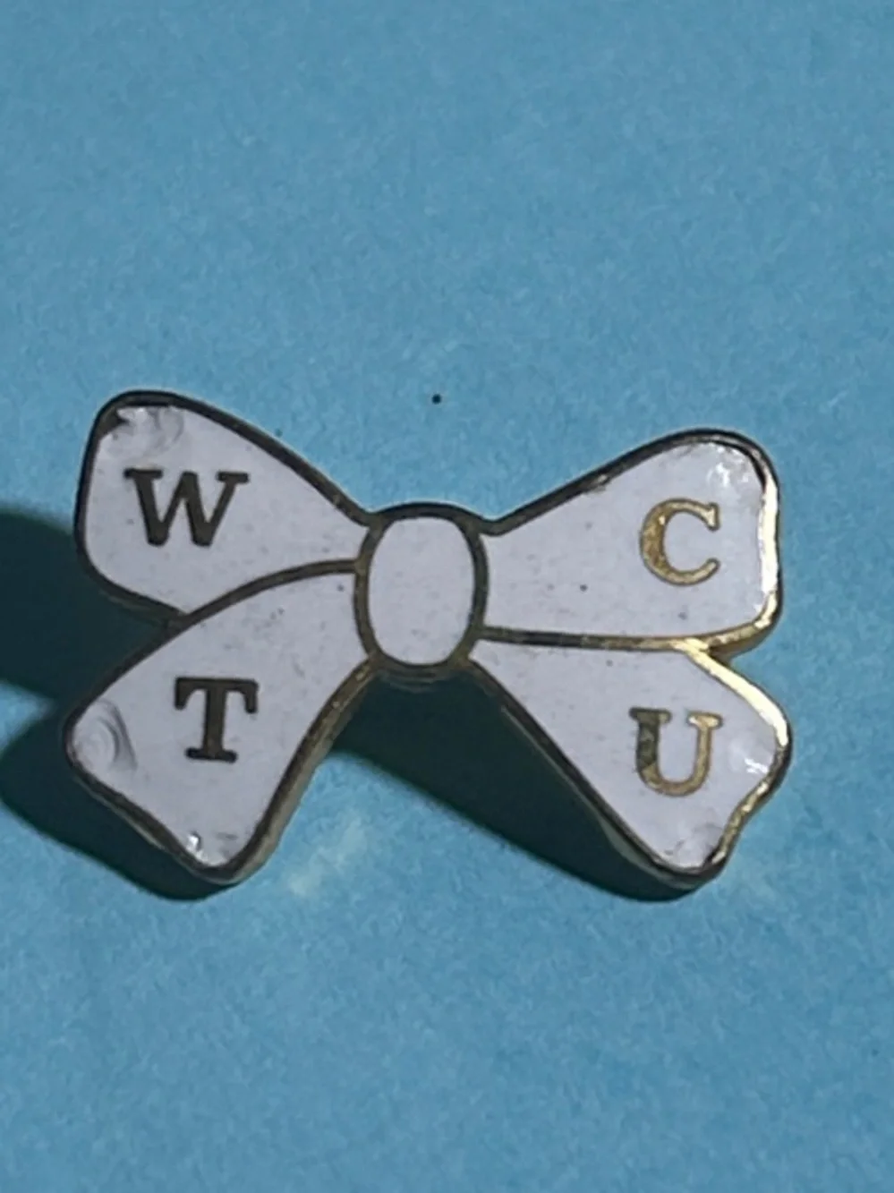 Women’s Christian Temperance Union, Suffrage Collectible White Bow Pin (Fair)